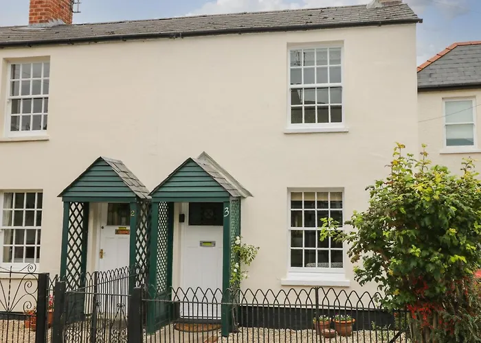 3 Lake Cottages